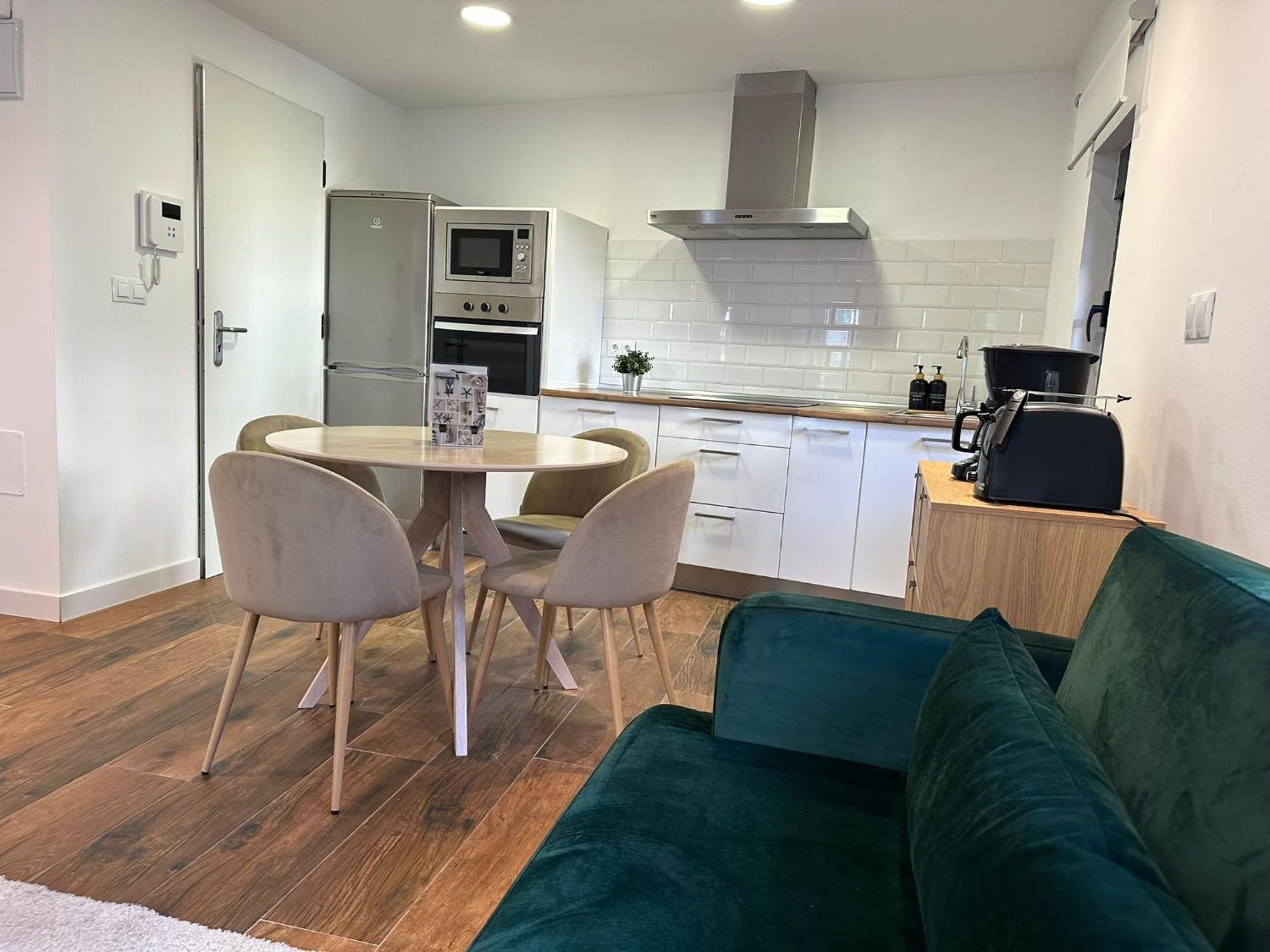 Apartamentos Urbanin I Plaza Ayuntamiento Cudillero Buitenkant foto