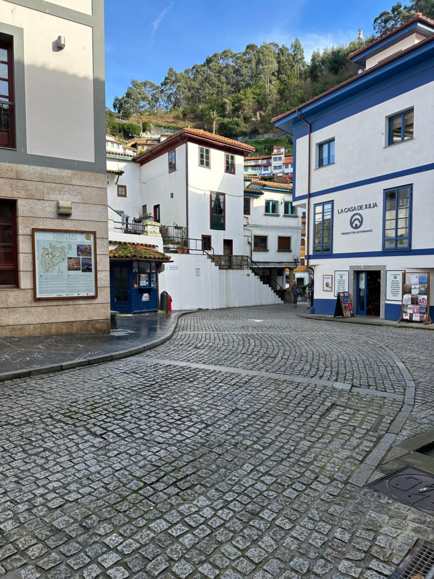 Apartamentos Urbanin I Plaza Ayuntamiento Cudillero Buitenkant foto